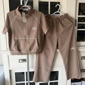 ALO Yoga Women's Brown Short-Sleeve Zip Jacket & Wide-Leg Joggers Set